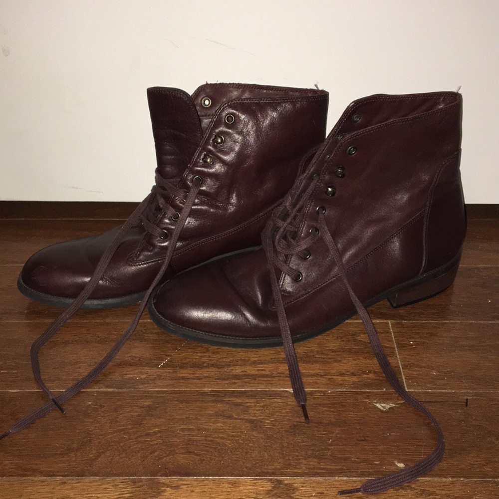 Nine West heeled dark brown booties Size 9